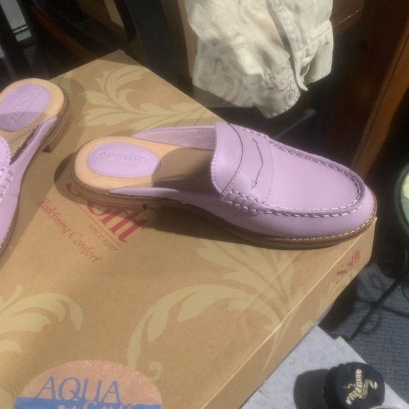 SPERRY Seaport Fina Mule - LILAC COLOR NEW w/o BOX
Size 6.5 - Picture 7 of 9